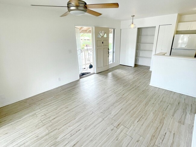 Building Photo - Top-Floor 2BR / 1.5BA Southpointe Condo – Freshly Updated! Move in Now! December is Free!!