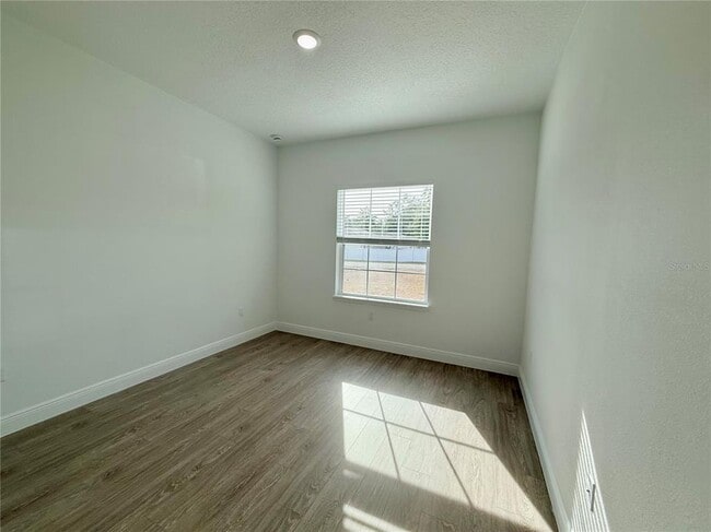 Building Photo - 1393 W Lorraine Dr