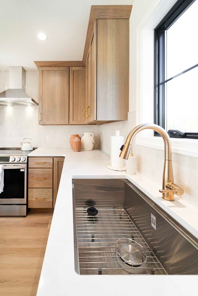 Building Photo - 14550 South Ave