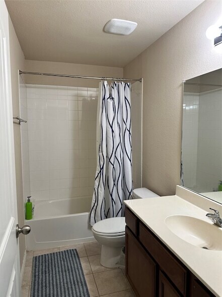 Building Photo - 915 Quartz Trl