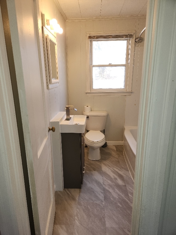 Building Photo - 300 Nipper St