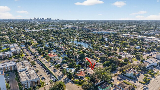 Building Photo - 1570 NE 30th Pl