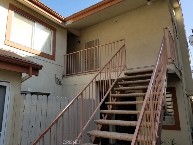 Building Photo - 17112 Chatsworth St
