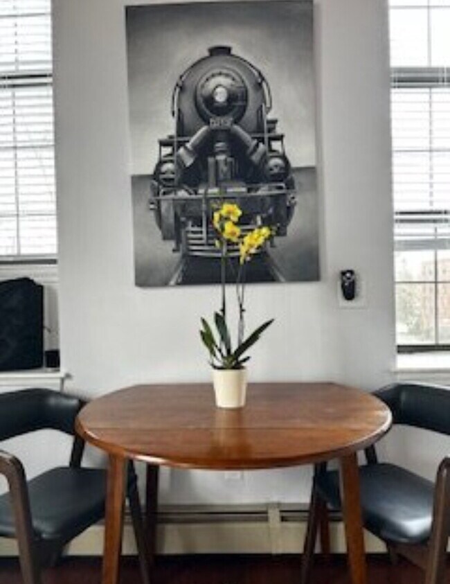 Building Photo - 1 bed 1 bath unit in a historic mill build...