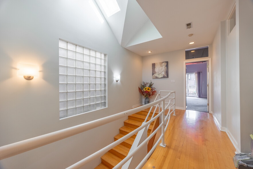 Building Photo - 1723 N Wood St