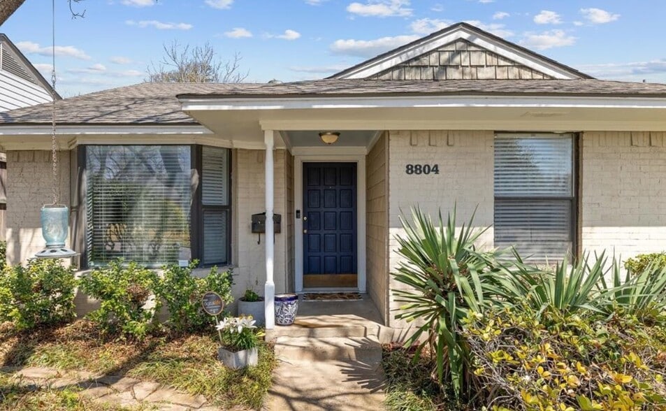 Building Photo - 8804 Larchwood Dr