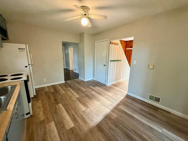 Building Photo - 3 Bed 1 Bath Single Family Home in Rothschild