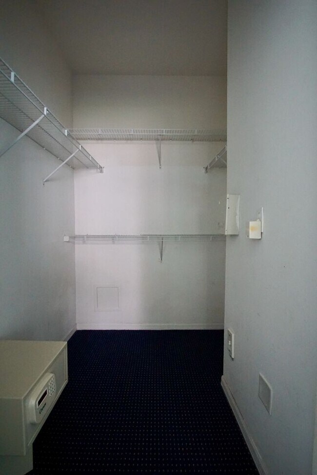 Building Photo - 1 bed Condo Ready to Move in in Kissimmee!!!