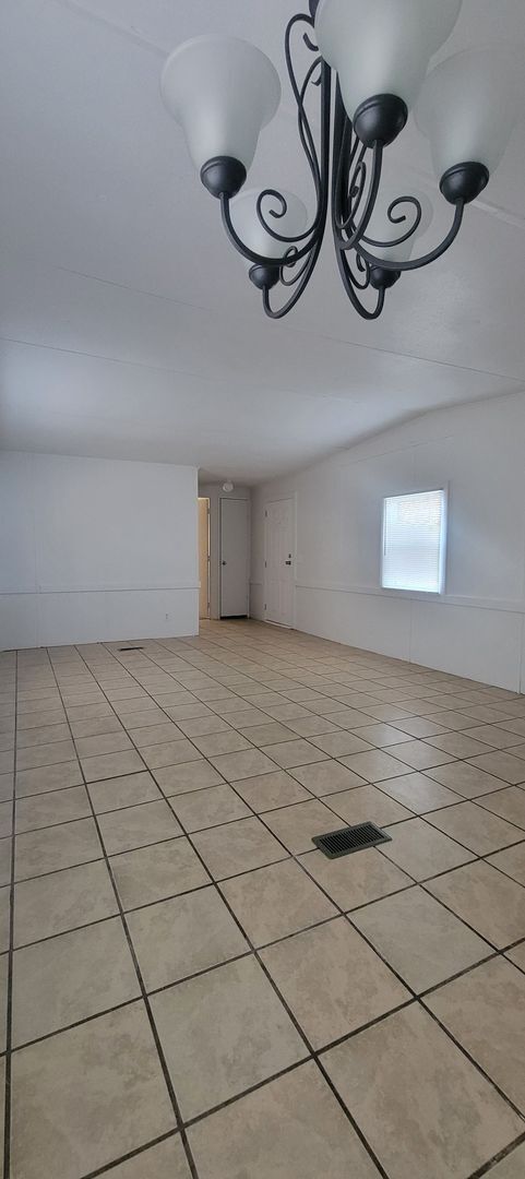 Building Photo - Ready to Move in