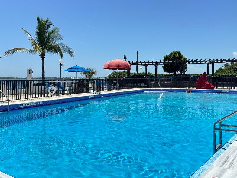 Building Photo - 801 Brickell Bay Dr