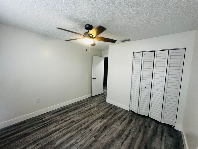 Building Photo - 3005 Wainwright Ct