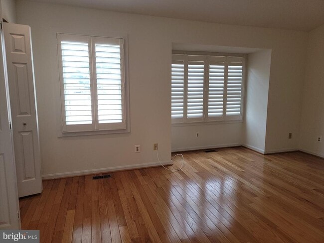 Building Photo - 1926 Thomas Run Cir