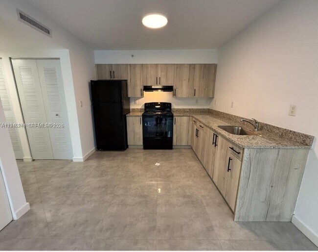 Building Photo - 14752 NE 6th Ave