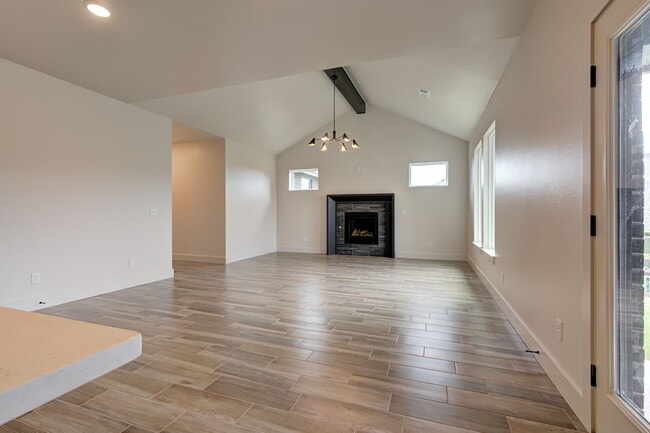 Building Photo - 6016 Kinnick Dr