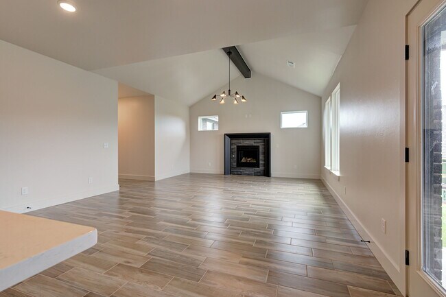 Building Photo - 6101 Kinnick Dr