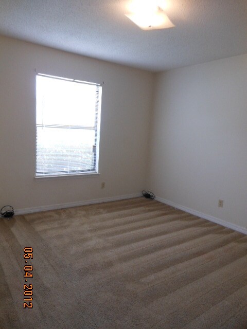 Building Photo - Great 2-Bedroom Unit in Fort Walton Beach-Near Bases!