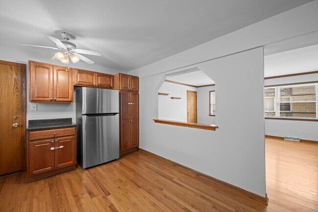 Building Photo - 8610 W Summerdale Ave