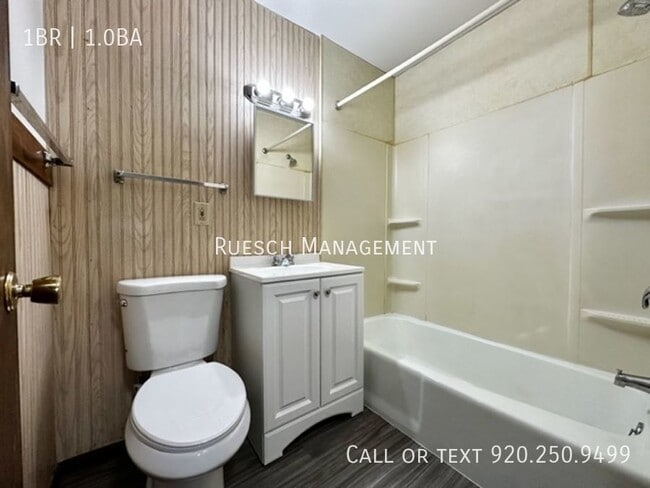 Building Photo - Recently Renovated 1 Bedroom 1 Bath Upper ...