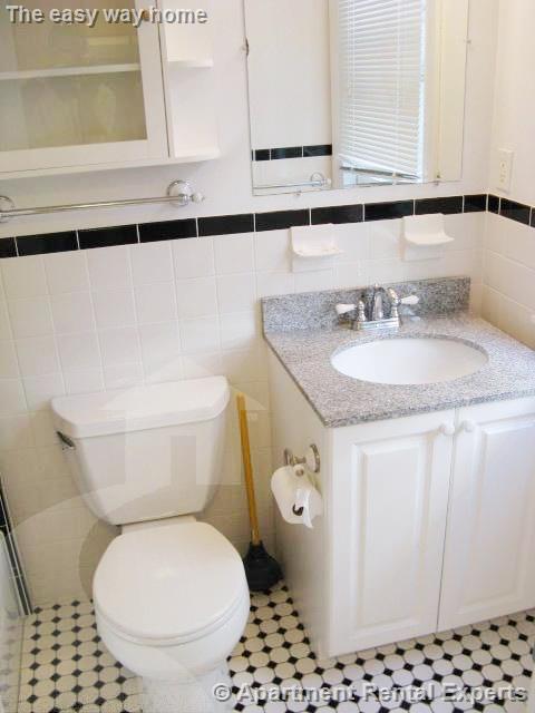 Building Photo - 69 Raymond Ave