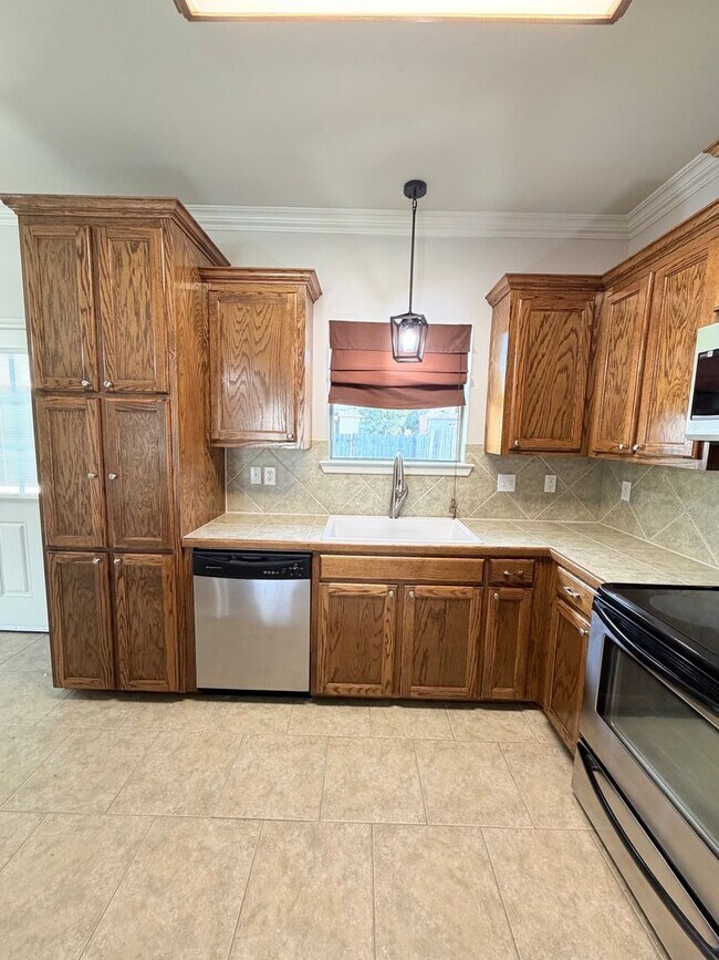 Building Photo - 40325 Coldwater Landing