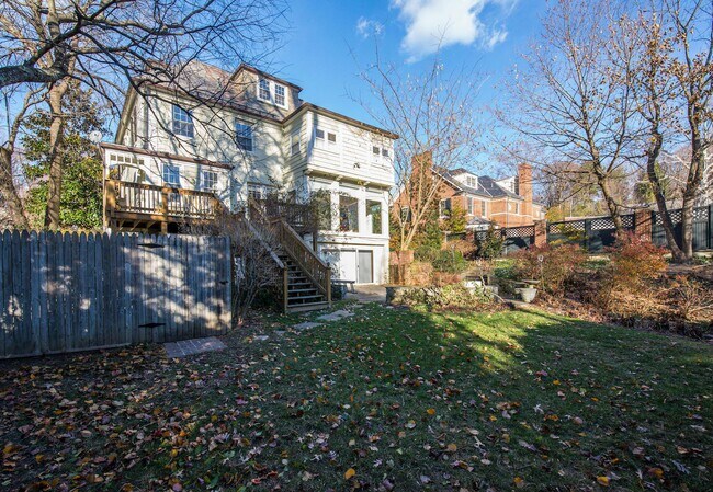 Building Photo - 4910 Hillbrook Ln NW