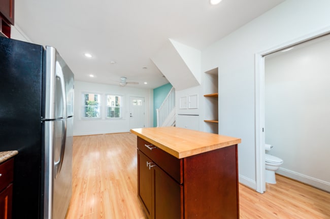 Building Photo - 1139 3rd St NE