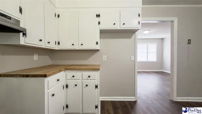 Building Photo - 1109 E Macree Terrace