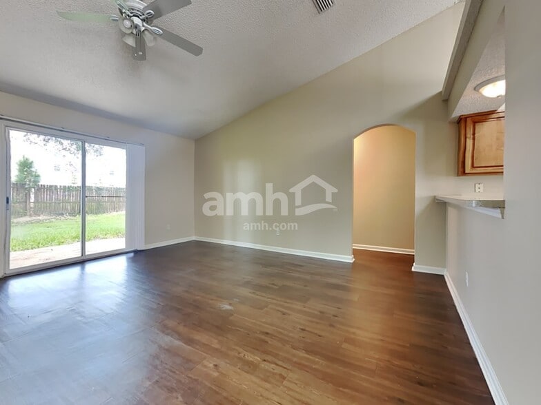 Building Photo - 1215 Summer Spring Dr