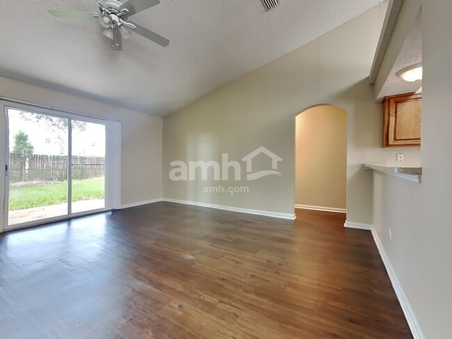 Building Photo - 1215 Summer Spring Dr