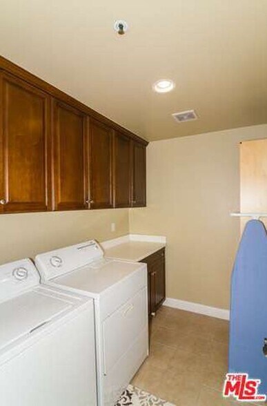 Building Photo - 12975 Agustin Pl