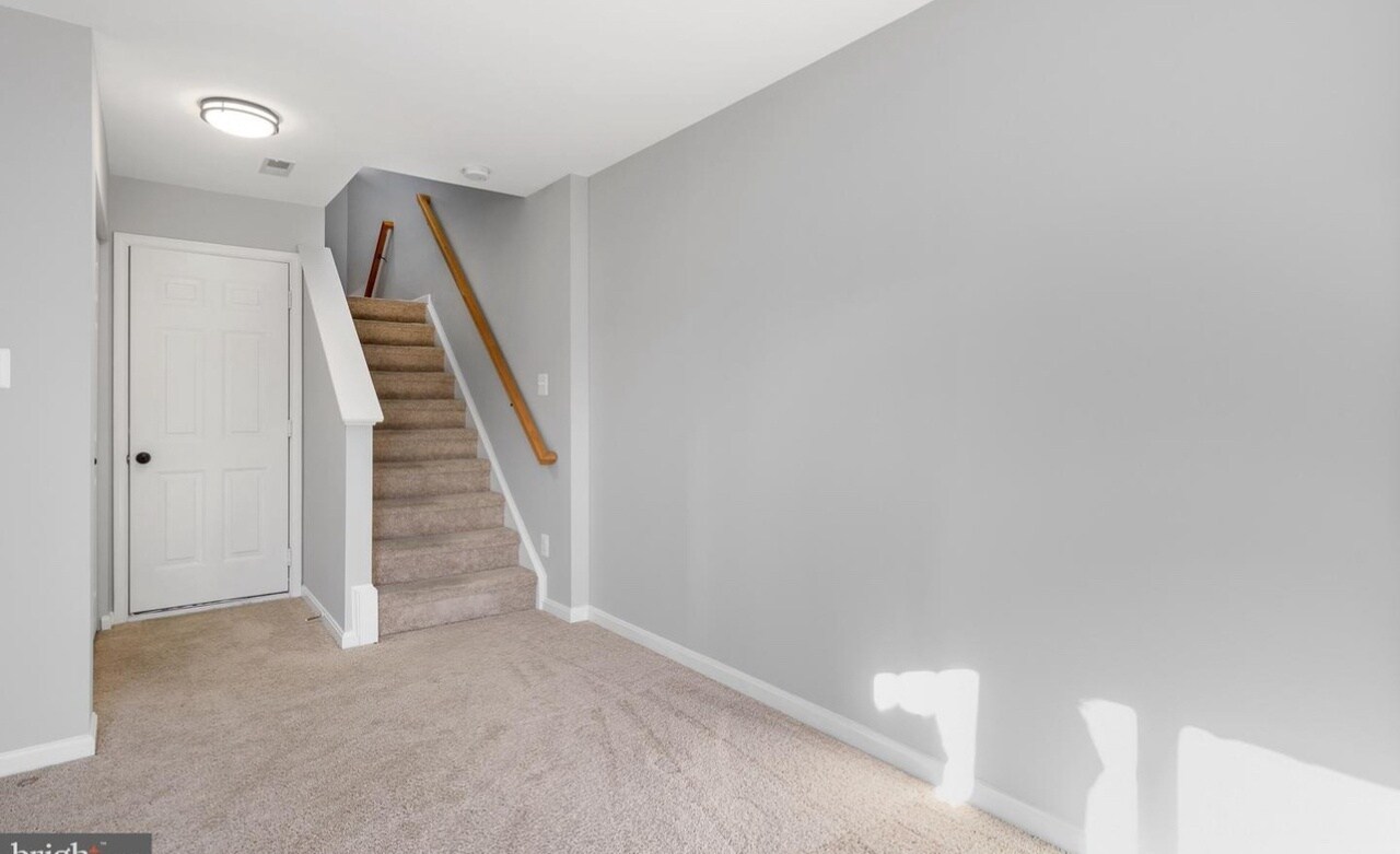 Building Photo - 45461 Bluemont Junction Sq