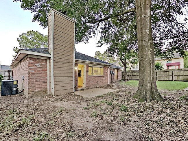 Building Photo - 18083 Glenledi Dr