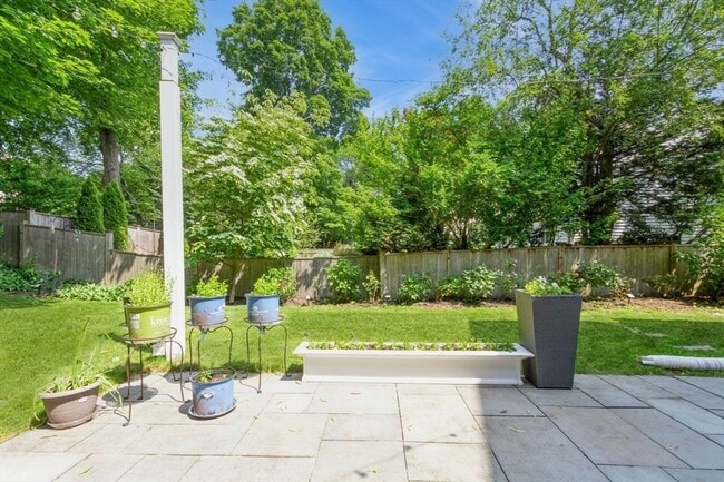 Building Photo - 37 Philbrick Rd