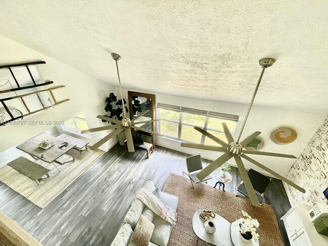 Building Photo - 4700 Regina Dr