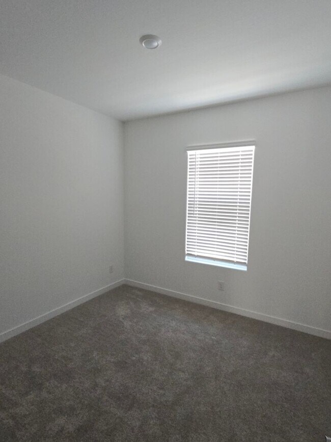 Building Photo - Newly built 3bed 2 bath townhome in mesa