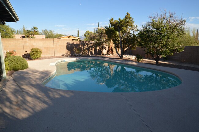 Building Photo - 7722 E Knollwood Cir