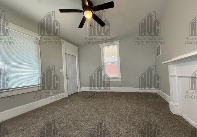 Building Photo - 1236 1/2-1236 1/2 E Locust St