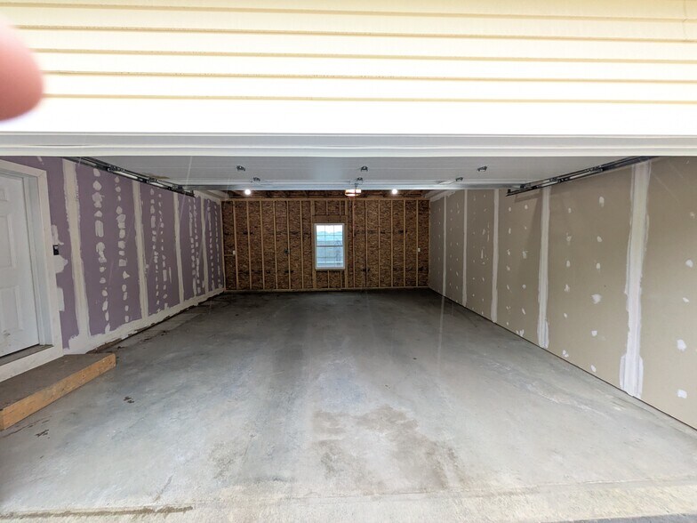 Building Photo - 75 Ivan Dr