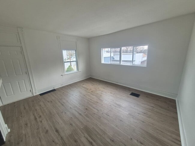 Building Photo - Charming 2-Bedroom Home with Fenced Yard in Covington!