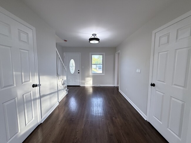 Building Photo - 40 Eisenhower Dr