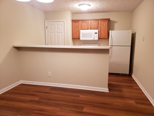 Building Photo - Cul-de-sac home ready to move in!