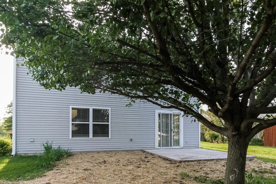 Building Photo - 5885 Gadsen Dr