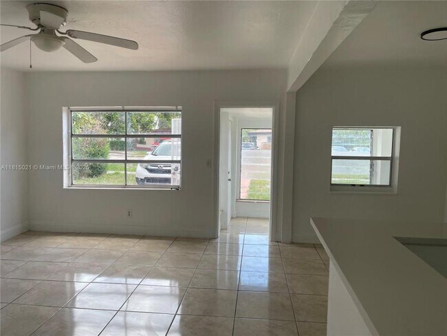 Building Photo - 2 bedroom in North Miami Beach FL 33160