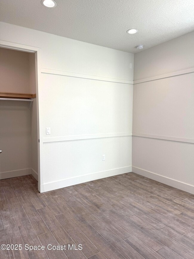 Building Photo - 2801 Edington Dr