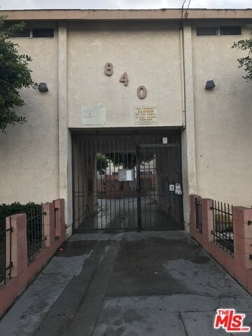 Building Photo - 840 W Colden Ave