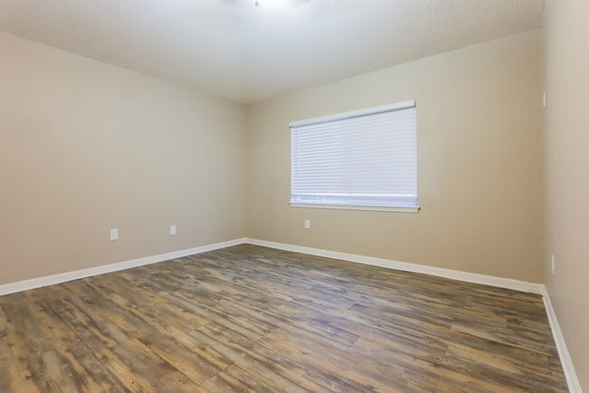 Building Photo - 3007 Summer House Dr