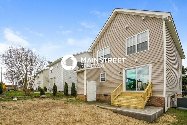 Building Photo - 3 Bedroom Pet-Friendly Home in Raleigh, NC with Main Street Renewal