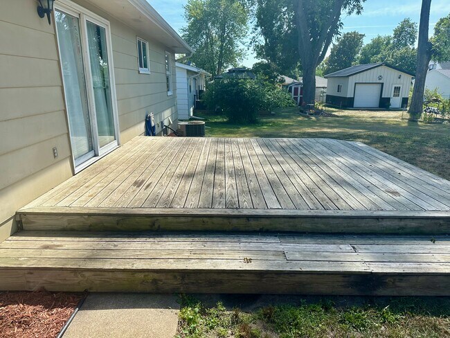 Building Photo - 1915 Highview Ct