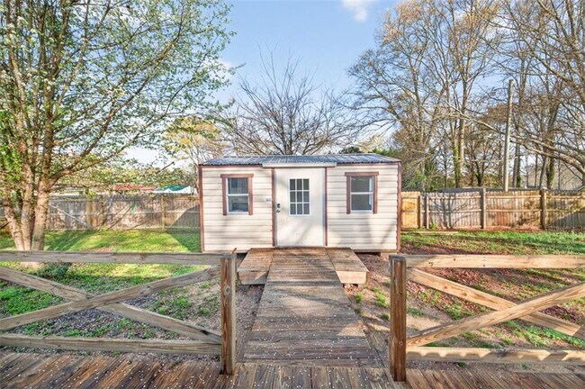 Building Photo - 240 E 5th Ave