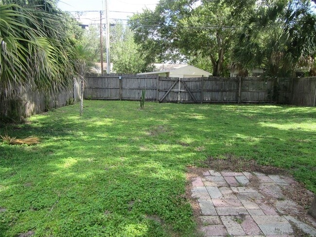 Building Photo - 751 52nd Ave N